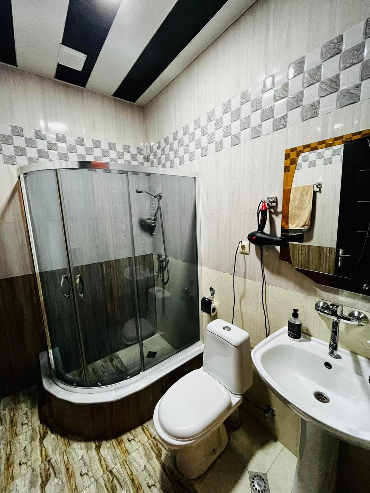 Lux Palace Hotel Kutaisi Eksteriør billede