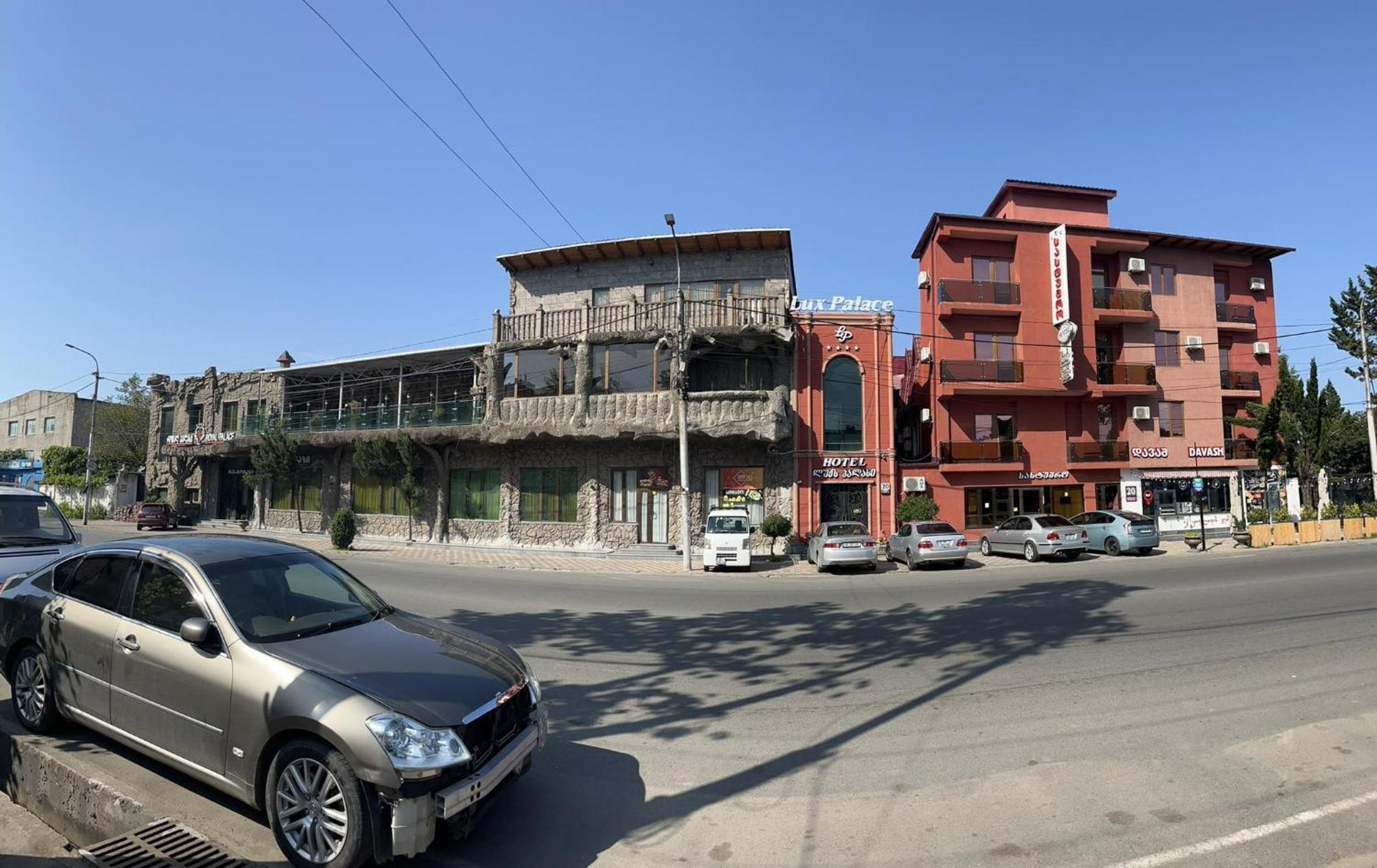 Lux Palace Hotel Kutaisi Eksteriør billede
