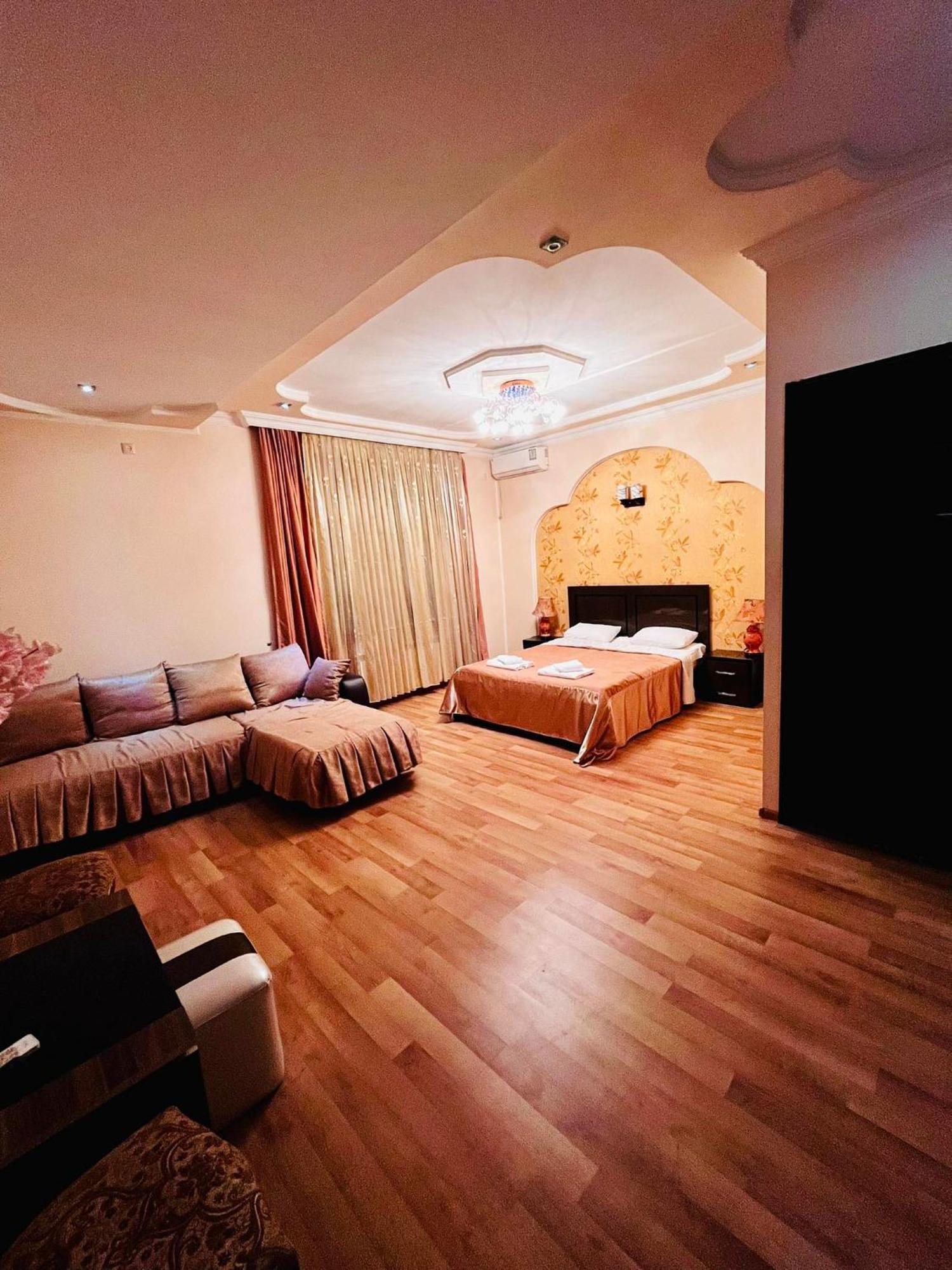 Lux Palace Hotel Kutaisi Eksteriør billede
