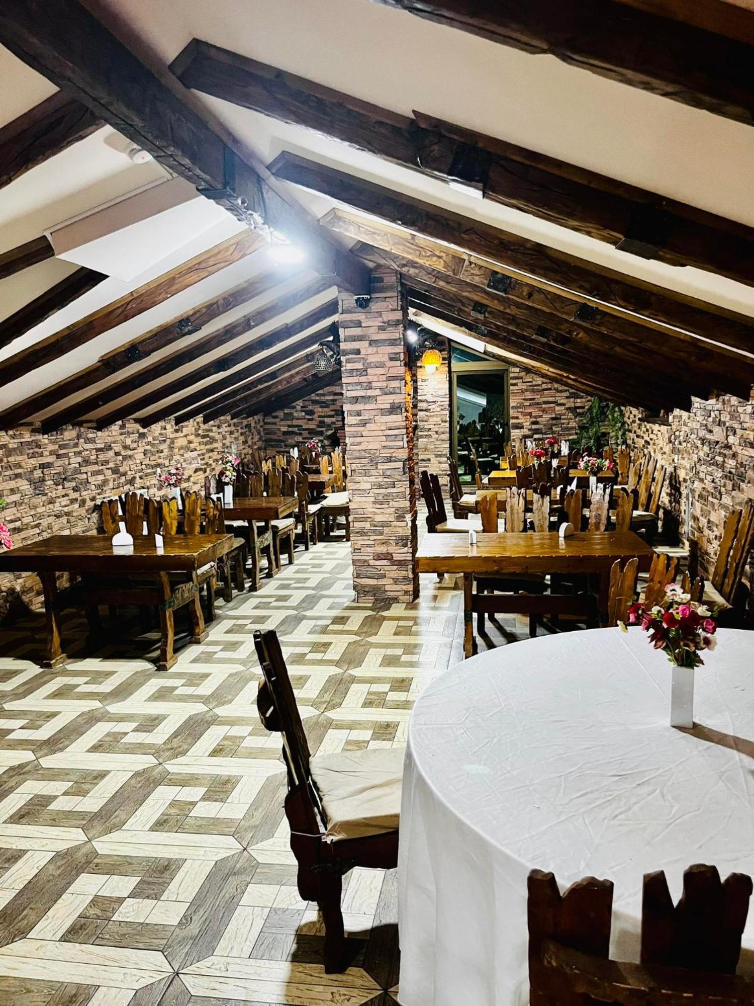 Lux Palace Hotel Kutaisi Eksteriør billede