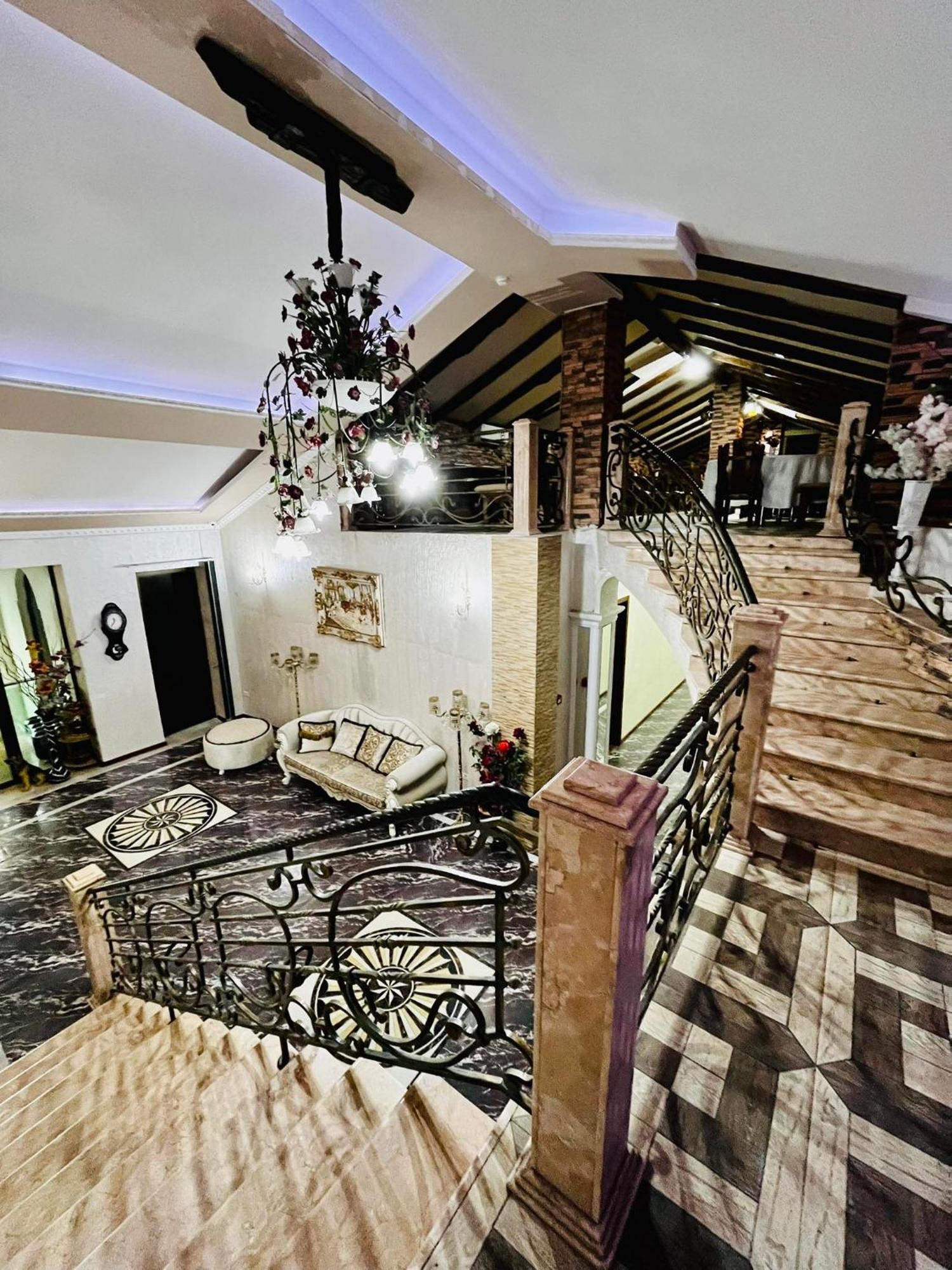 Lux Palace Hotel Kutaisi Eksteriør billede