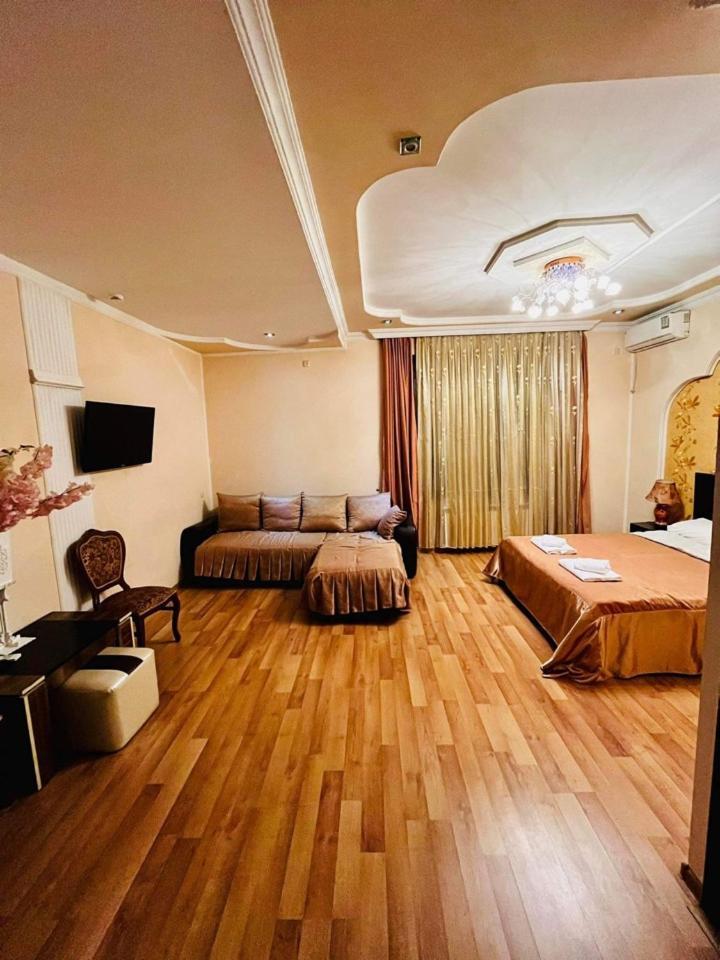 Lux Palace Hotel Kutaisi Eksteriør billede