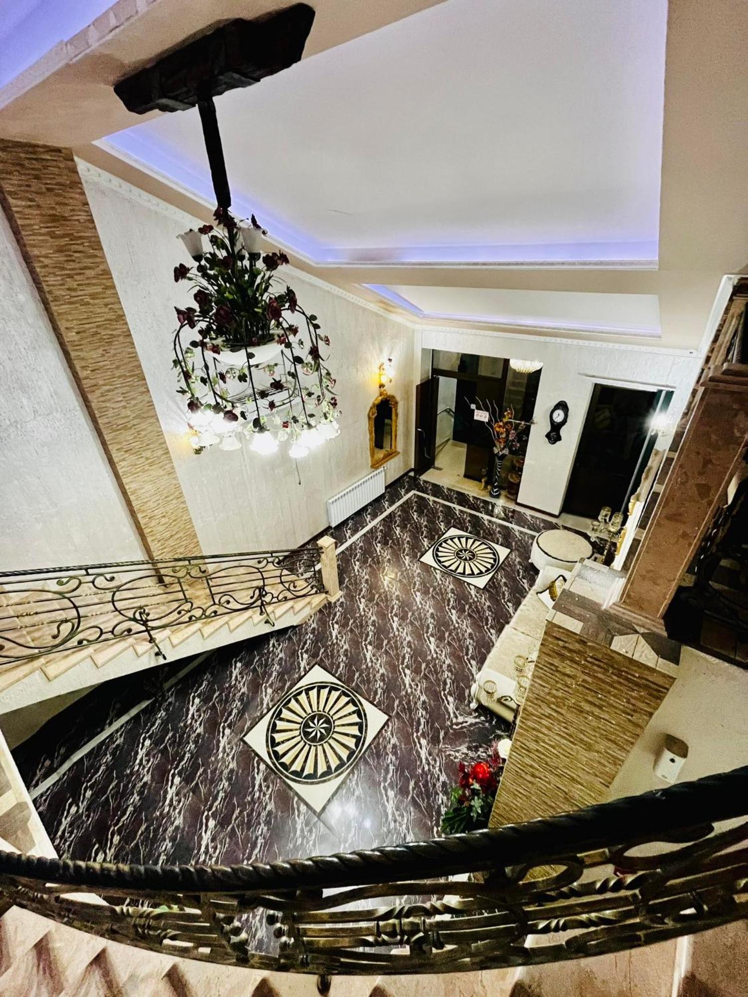 Lux Palace Hotel Kutaisi Eksteriør billede