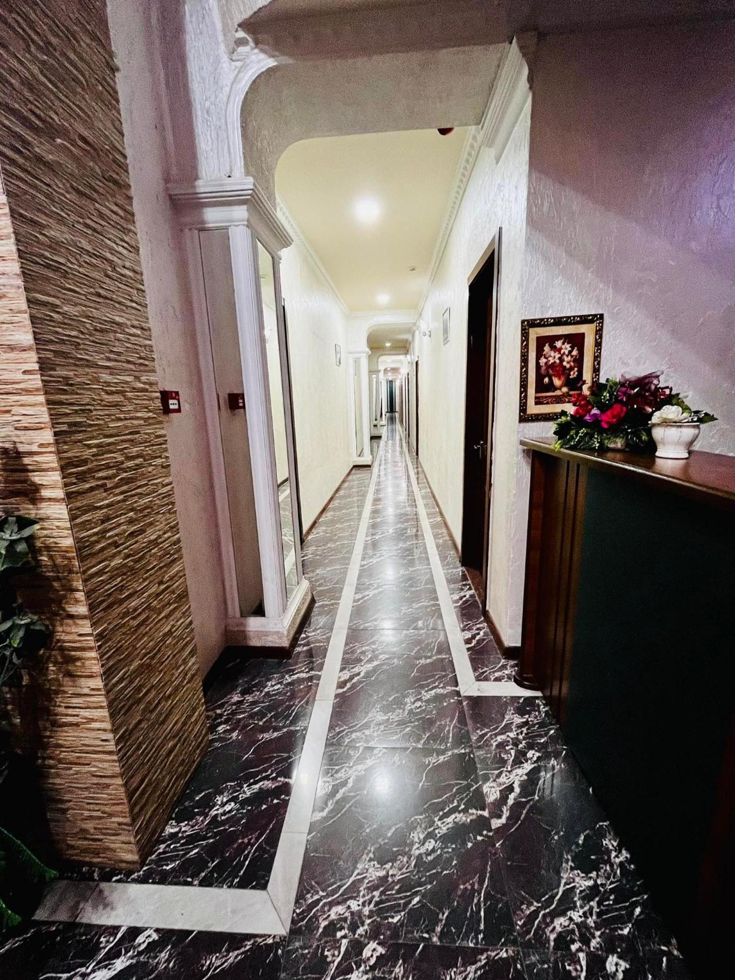 Lux Palace Hotel Kutaisi Eksteriør billede