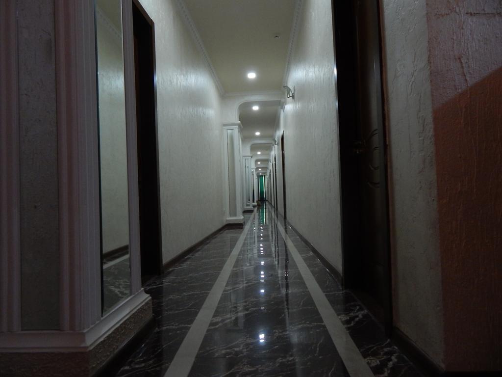 Lux Palace Hotel Kutaisi Eksteriør billede