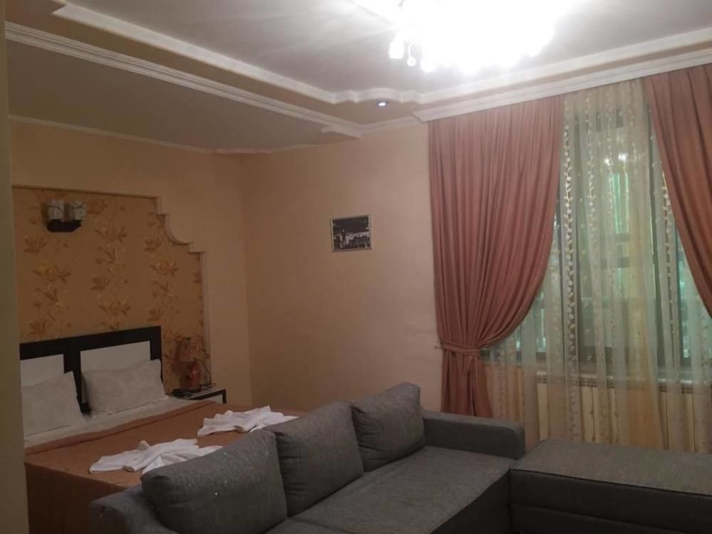 Lux Palace Hotel Kutaisi Eksteriør billede