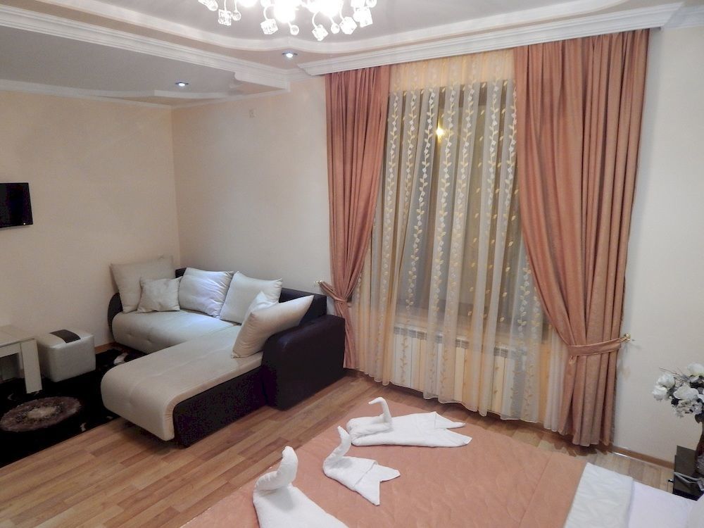 Lux Palace Hotel Kutaisi Eksteriør billede
