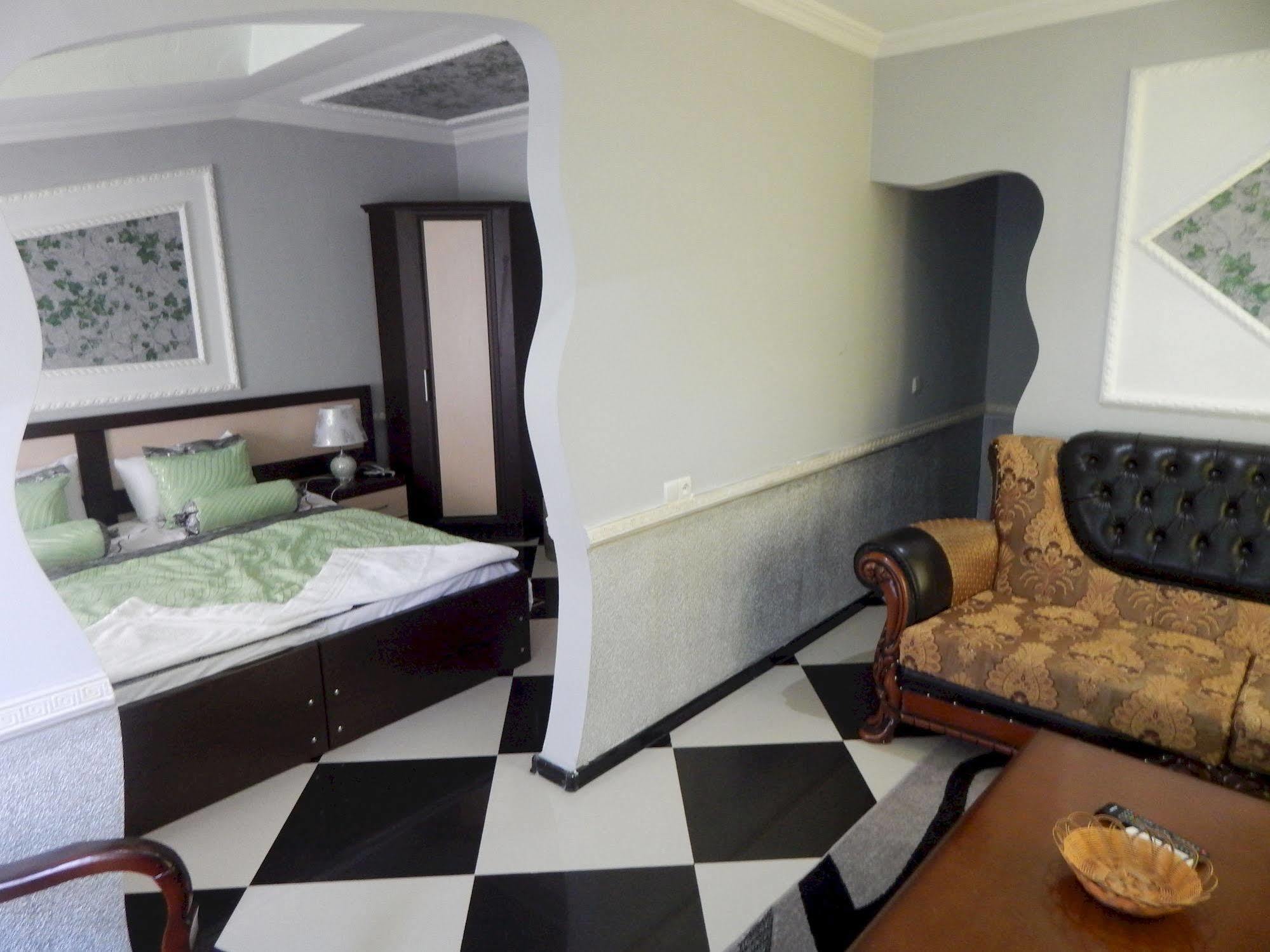 Lux Palace Hotel Kutaisi Eksteriør billede