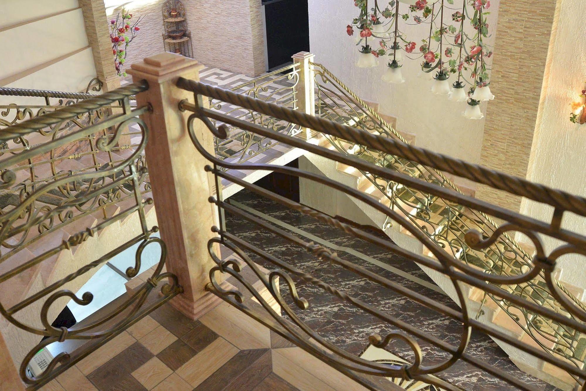 Lux Palace Hotel Kutaisi Eksteriør billede